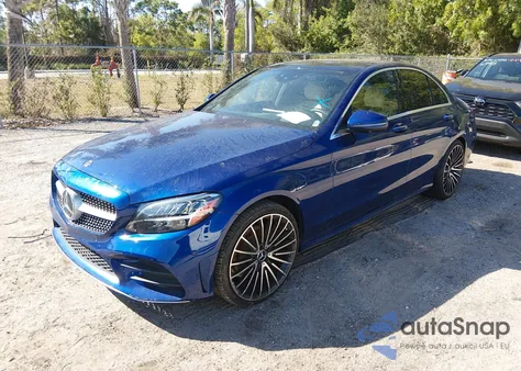 2021 Mercedes-Benz C 300 Sedan z USA, uszkodzony, nr VIN W1KWF8DB1MR618051